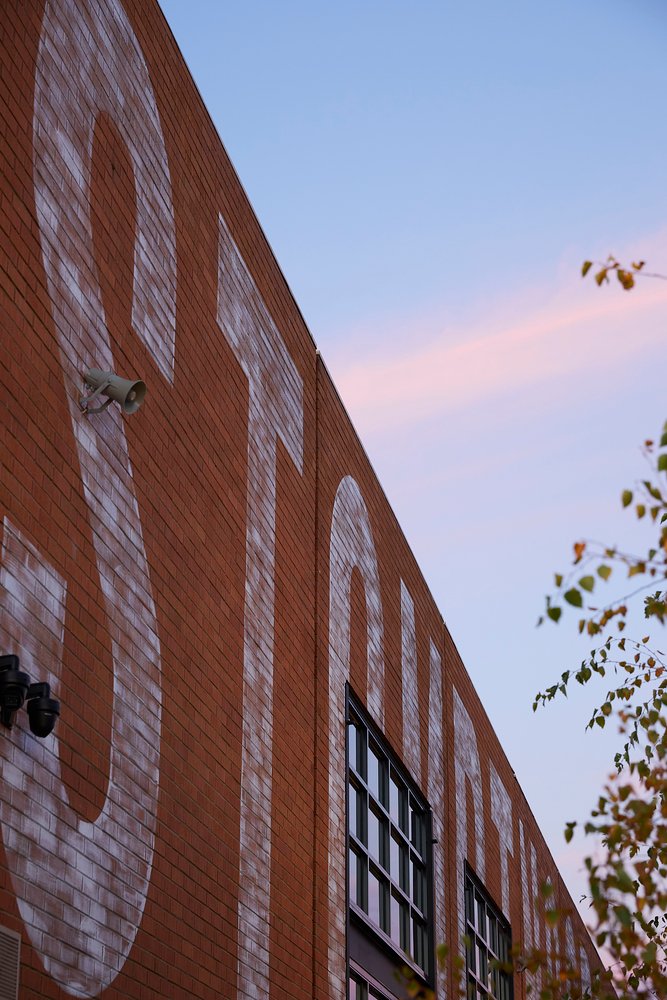 Stomping Ground 啤酒厂由 Y 工作室和 PlaceFormSpace 设计