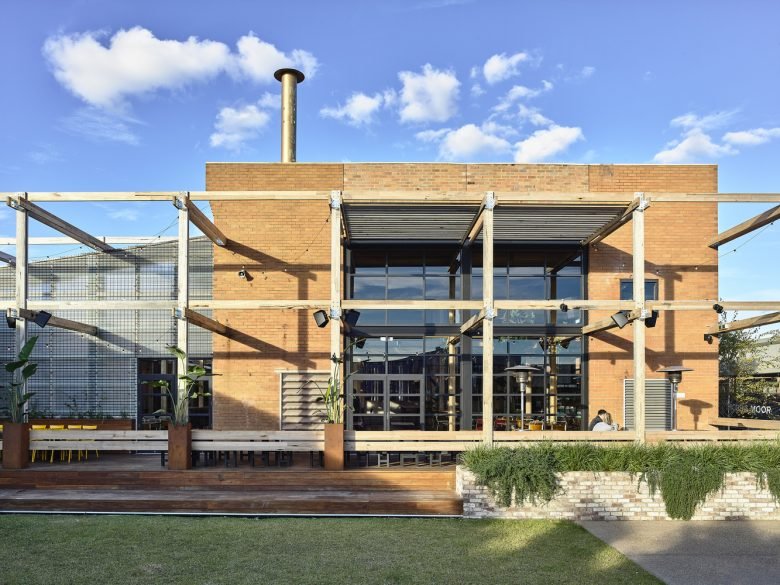 Stomping Ground 啤酒厂由 Y 工作室和 PlaceFormSpace 设计