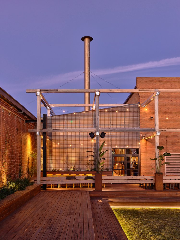 Stomping Ground 啤酒厂由 Y 工作室和 PlaceFormSpace 设计