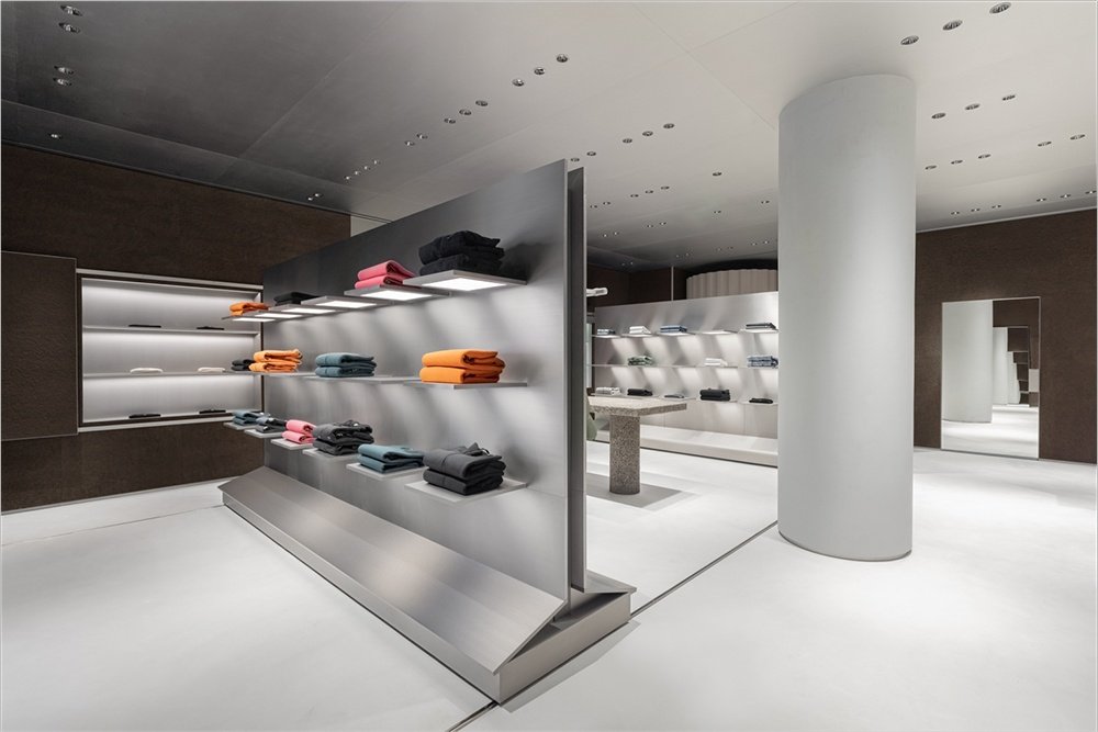 AMO 的 Stone Island 商店