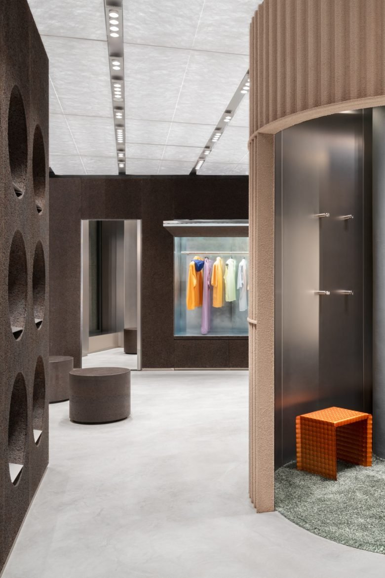 OMA 的 Stone Island 商店