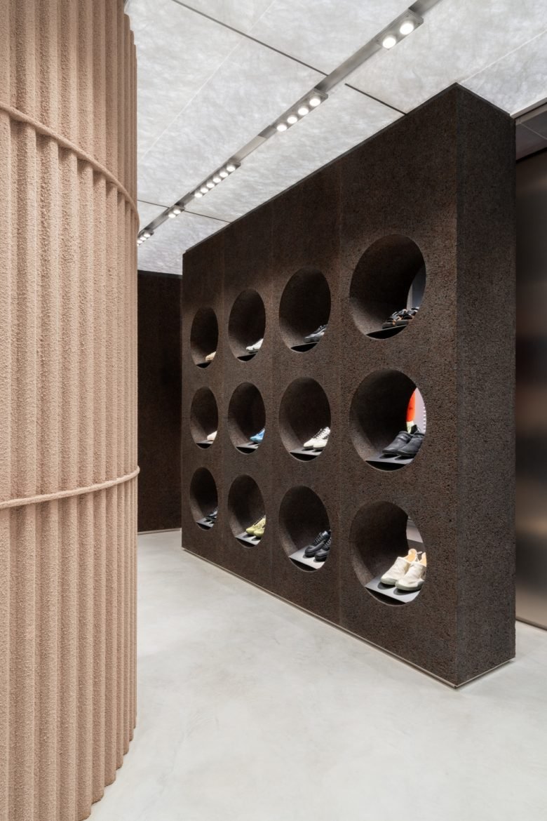 OMA 的 Stone Island 商店