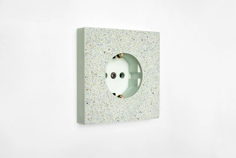 Sekhina 的 Stone to Stone 混凝土开关和插座