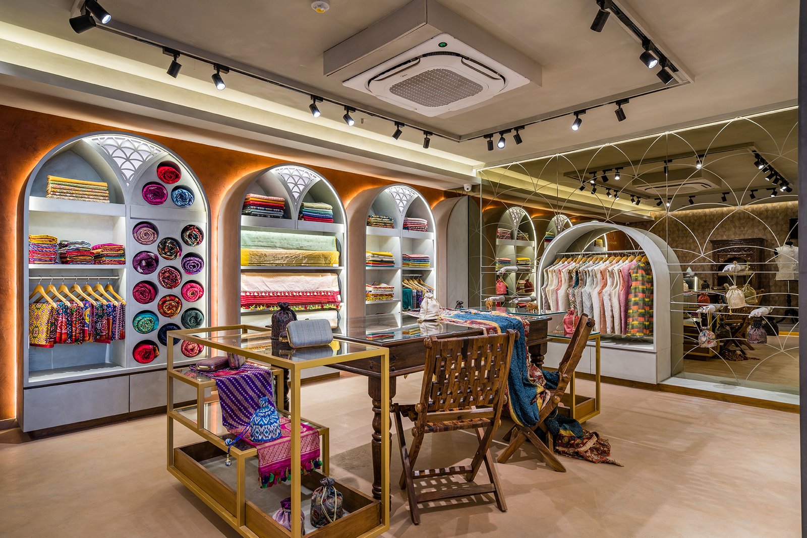 Nueva 一家 35 平方米的印度精品店，体现印度传统。