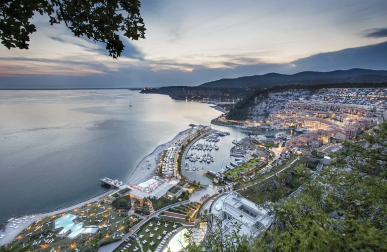 Studio Apostoli 的 Porttopiccolo 水疗中心