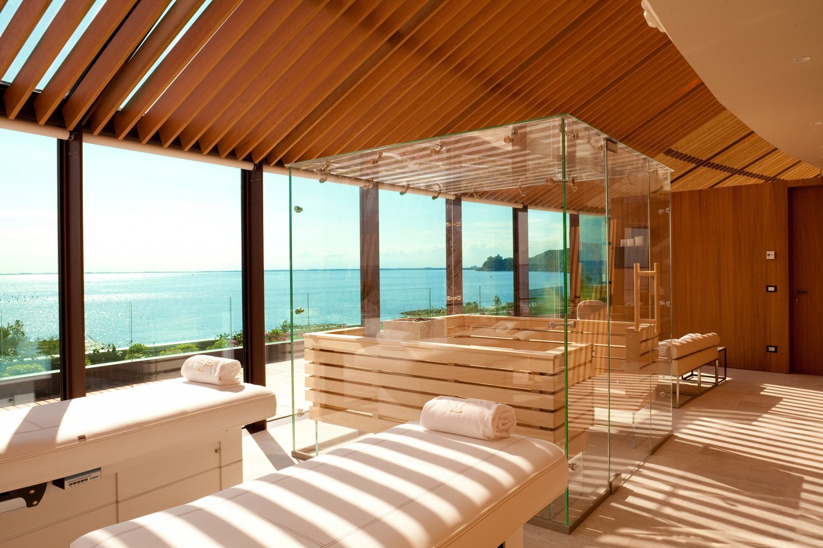 Studio Apostoli 的 Porttopiccolo 水疗中心