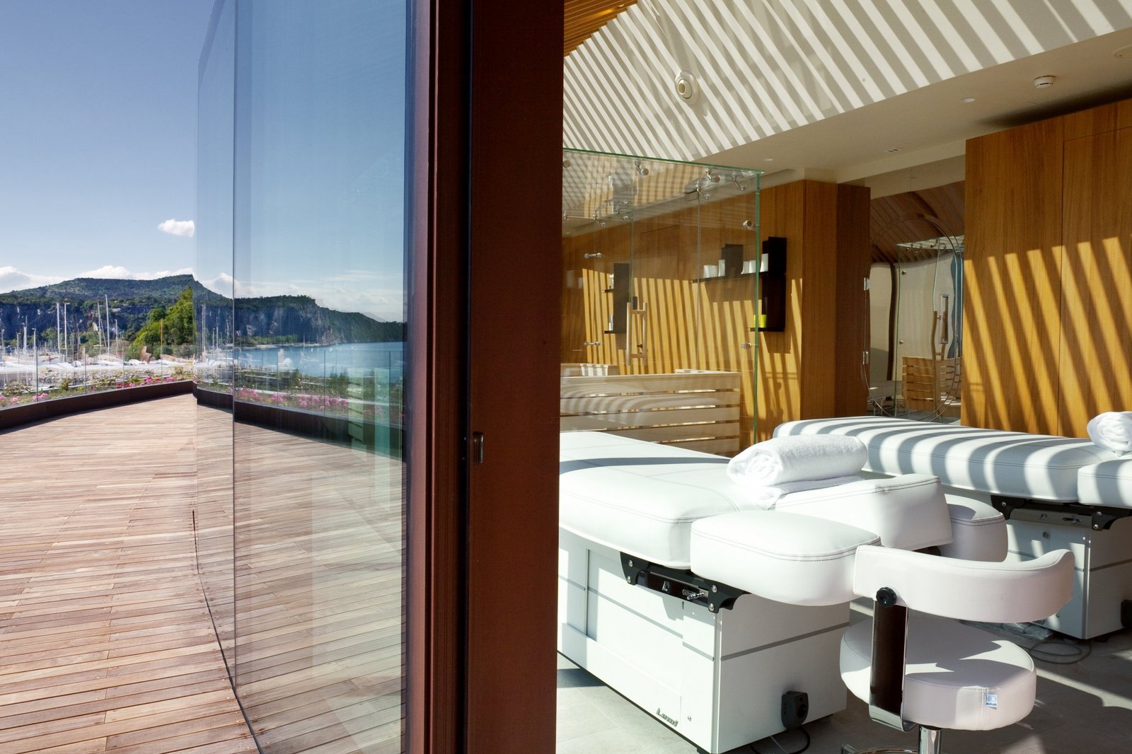 Studio Apostoli 的 Porttopiccolo 水疗中心