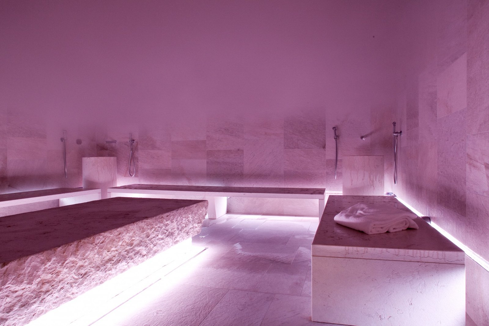 Studio Apostoli 的 Porttopiccolo 水疗中心