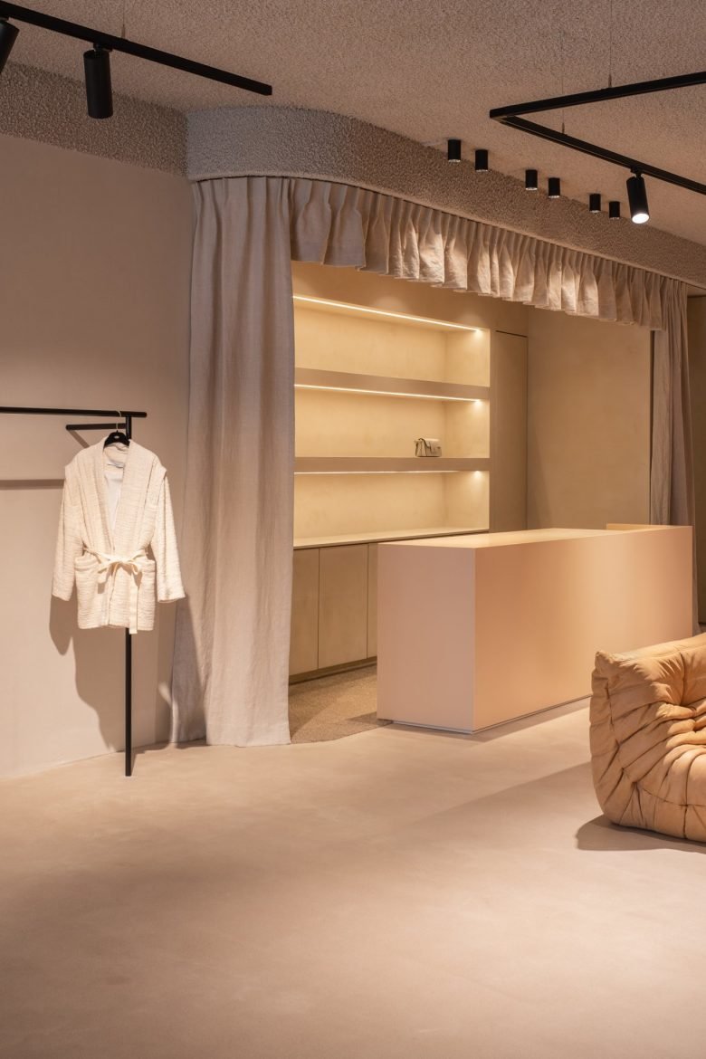 Studio &Space 为 BYLOTTE 打造的高端时尚精品店