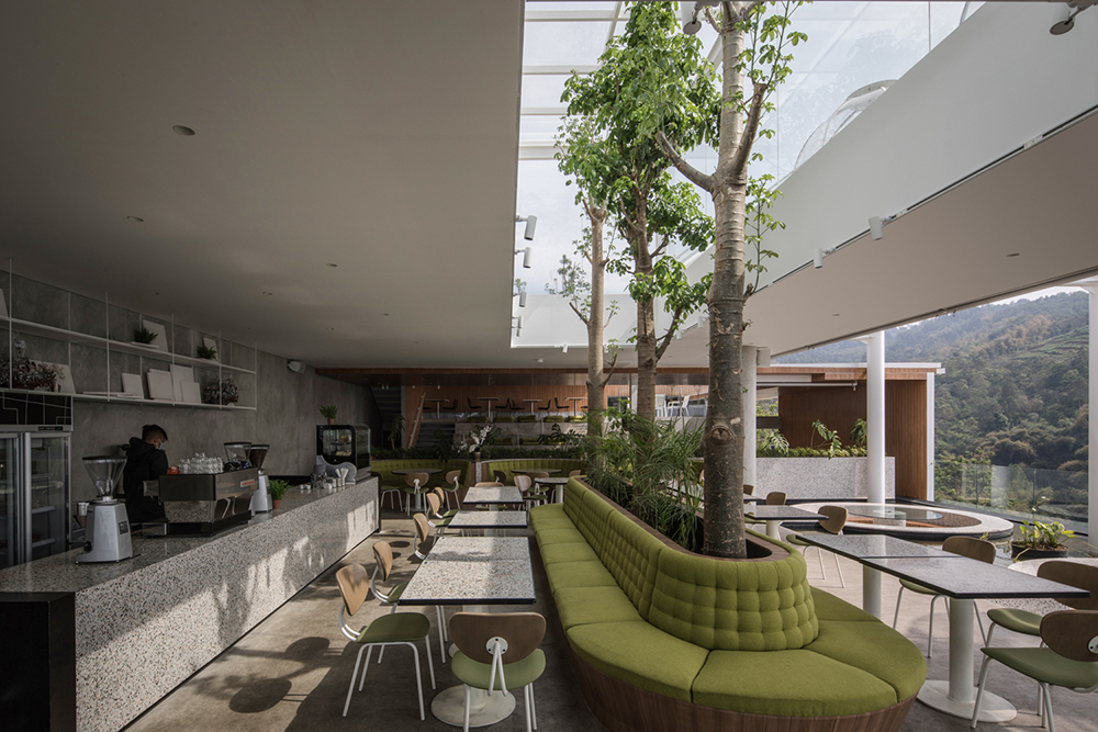 Sudut Pandang 咖啡馆由 Hadivincent Architects 设计