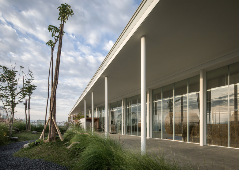 Sudut Pandang 咖啡馆由 Hadivincent Architects 设计