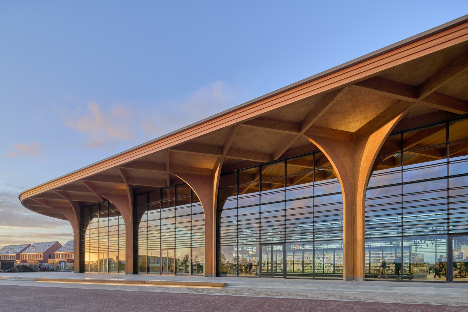 MWPO 设计的 SuperHub 市场大厅 MWPO 设计的 SuperHub 市场大厅