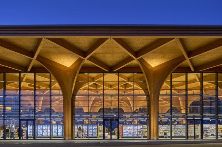 MWPO 设计的 SuperHub 市场大厅 MWPO 设计的 SuperHub 市场大厅