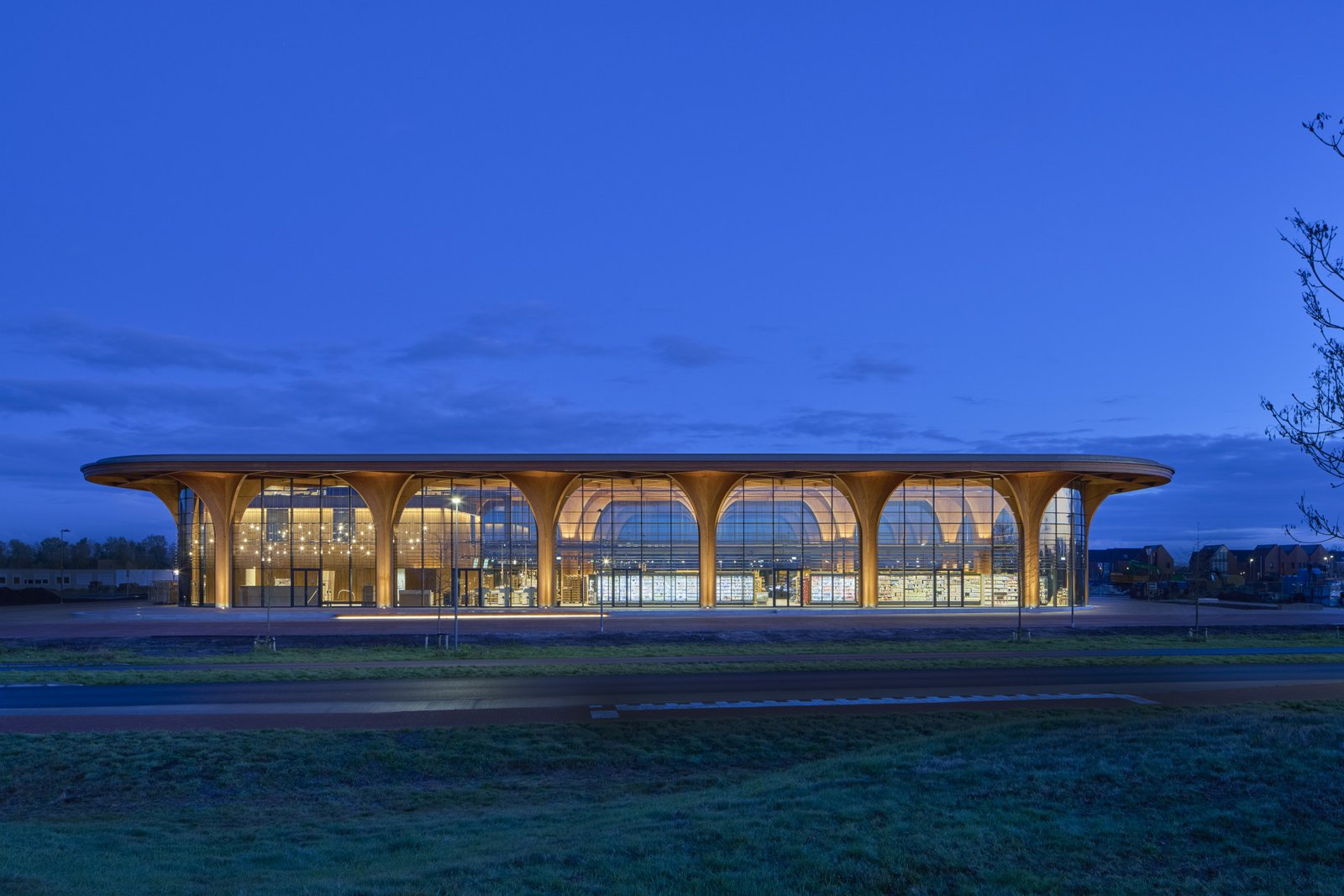 MWPO 设计的 SuperHub 市场大厅 MWPO 设计的 SuperHub 市场大厅