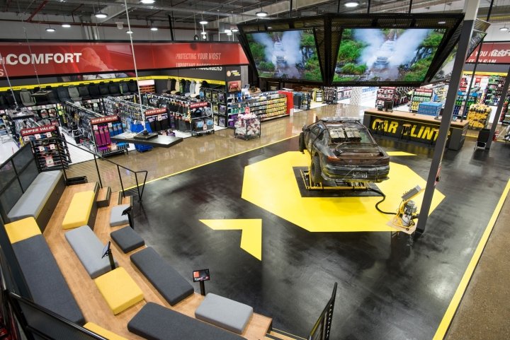 由 McCartney Design 设计的 Supercheap Auto 旗舰店，澳大利亚彭里斯