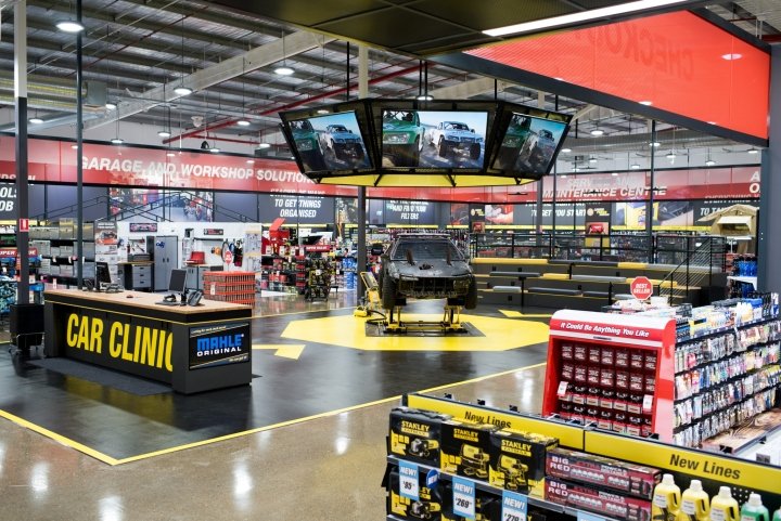 由 McCartney Design 设计的 Supercheap Auto 旗舰店，澳大利亚彭里斯