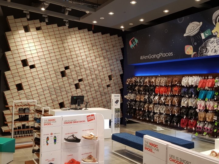 Team A Ventures 位于巴基斯坦拉合尔 Packages Mall 的 Superfeet 商店