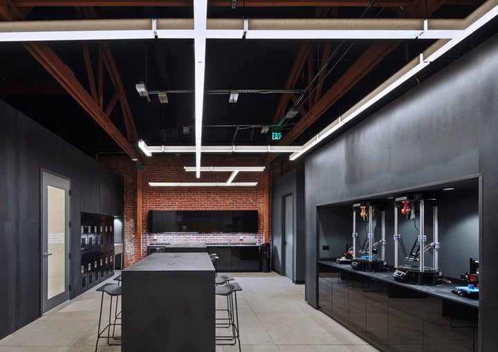 Supplyframe 的设计实验室，由 Cory Grosser + Associates 设计，加利福尼亚州帕萨迪纳