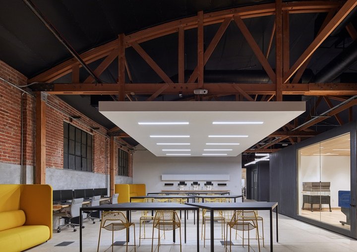 Supplyframe 的设计实验室，由 Cory Grosser + Associates 设计，加利福尼亚州帕萨迪纳