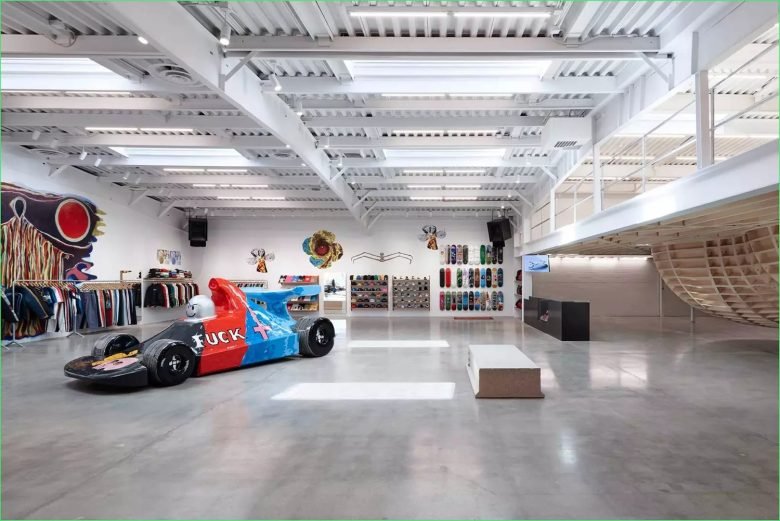 Brinkworth & Wilson Brothers 的 Supreme 商店