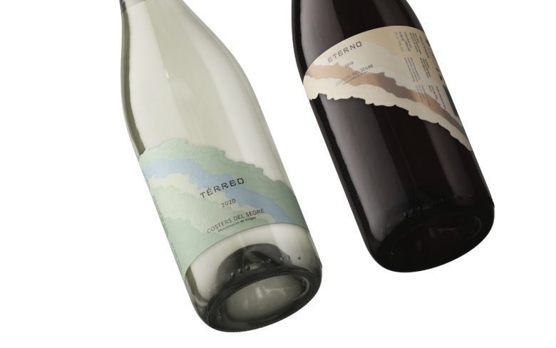 《TÉRREO Y ETERNO》作者：Juanita Arroyave