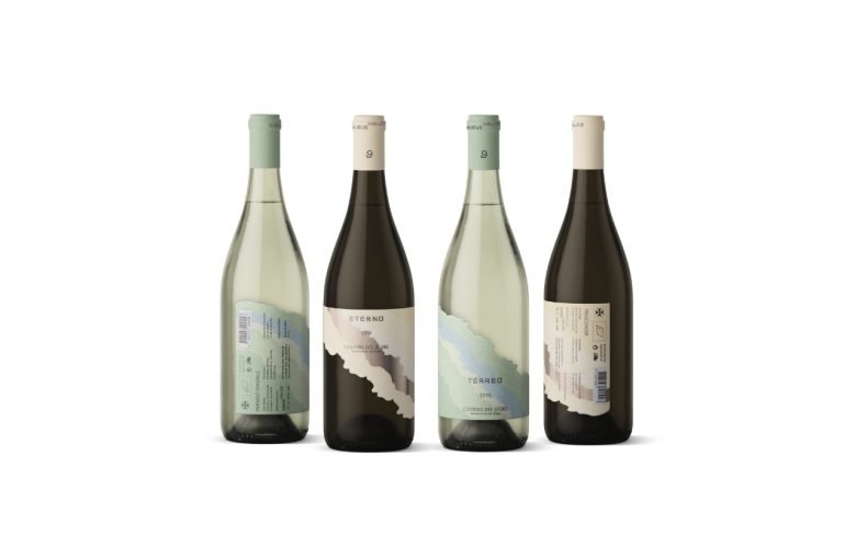 《TÉRREO Y ETERNO》作者：Juanita Arroyave