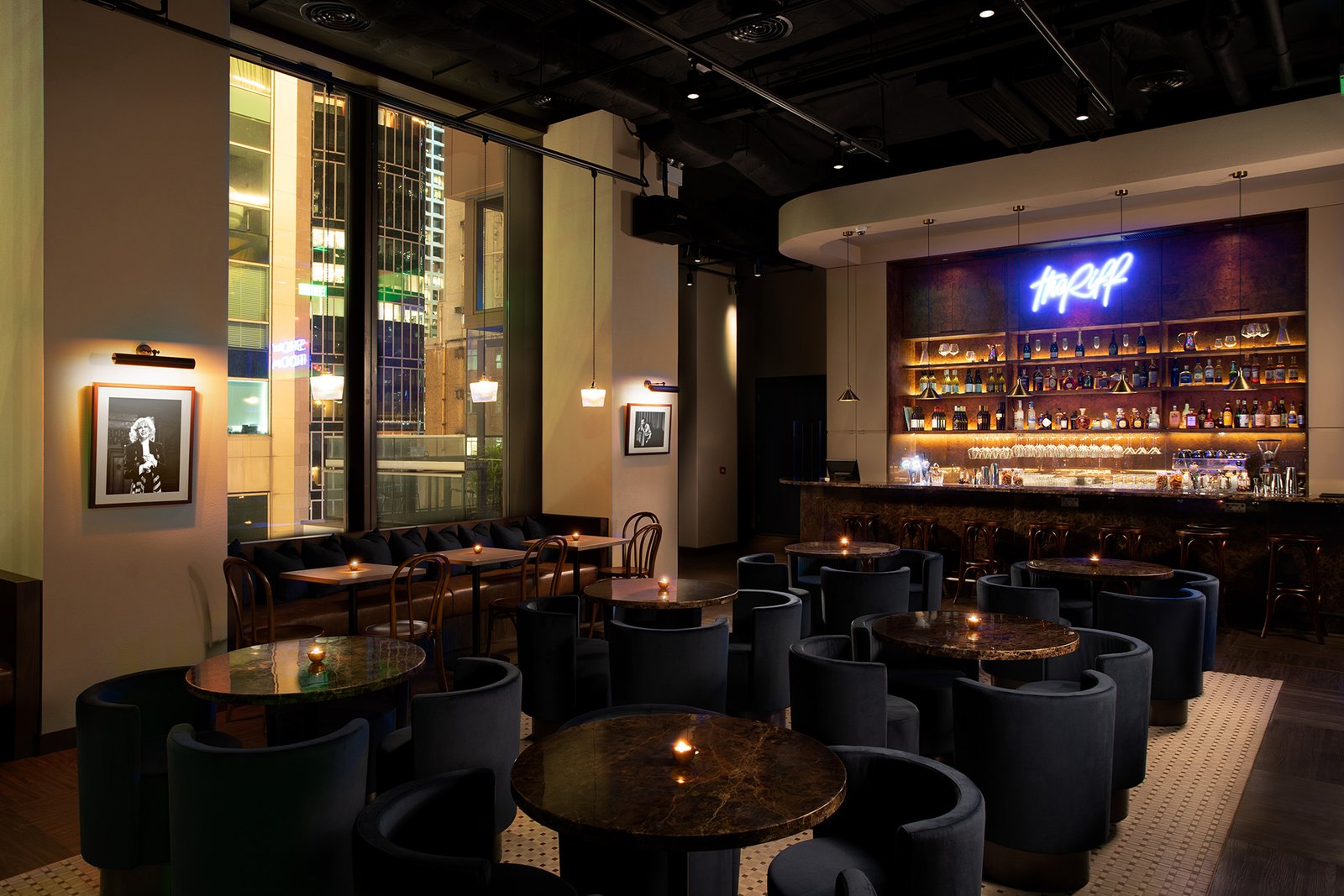 将世界级的喜剧场地引入香港,并融入复古元素 将世界级的喜剧场地引入香港,并融入复古元素