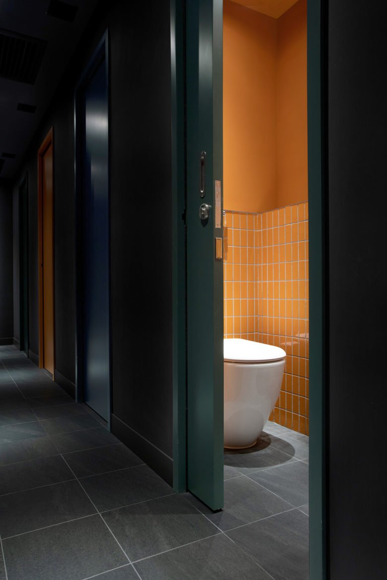 将世界级的喜剧场地引入香港,并融入复古元素 将世界级的喜剧场地引入香港,并融入复古元素