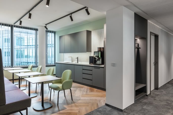 TK 电梯办公室由 Seel Bobsin 合作伙伴设计