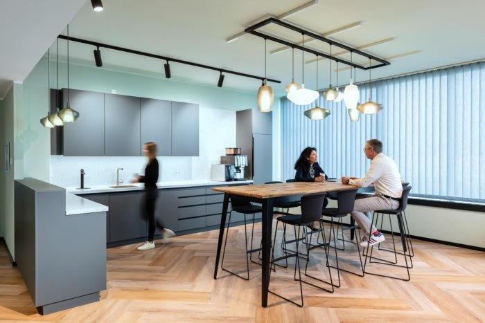 TK 电梯办公室由 Seel Bobsin 合作伙伴设计