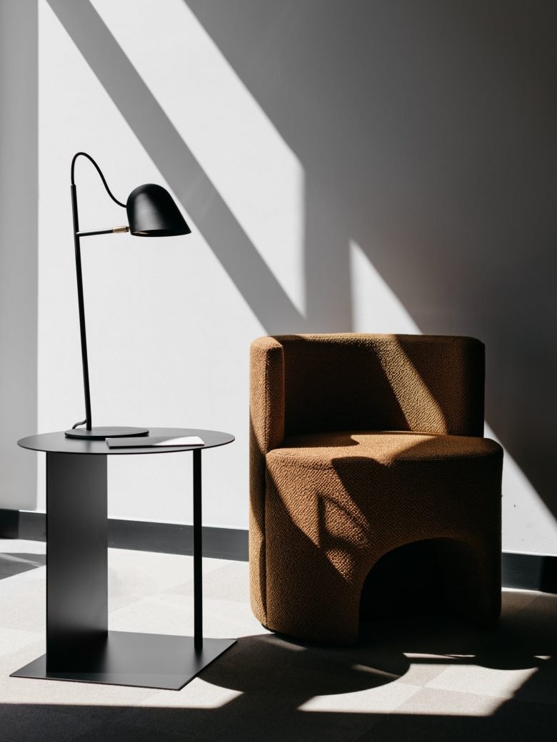 “新浪漫”——异性相吸。Office Group (TOG) 在德国开设了第一个办公空间。室内和办公室设计由 Weiss–heiten Studio (W–H) 设计。