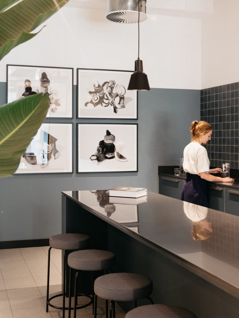 “新浪漫”——异性相吸。Office Group (TOG) 在德国开设了第一个办公空间。室内和办公室设计由 Weiss–heiten Studio (W–H) 设计。