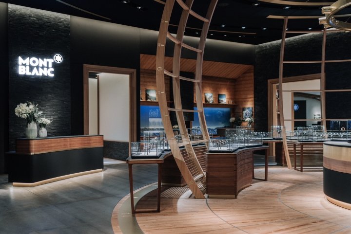 2018 年 SIHH 上的万宝龙展位，由瑞士日内瓦 Jean-Marc Gady 工作室设计