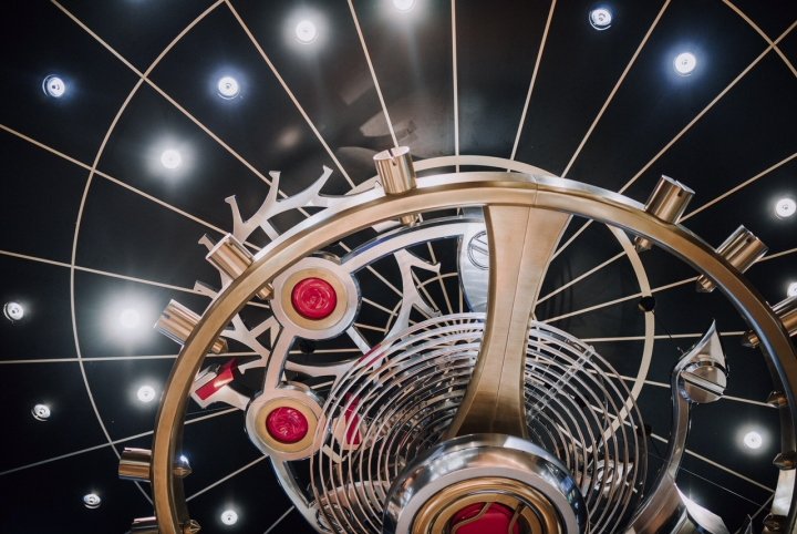 2018 年 SIHH 上的万宝龙展位，由瑞士日内瓦 Jean-Marc Gady 工作室设计