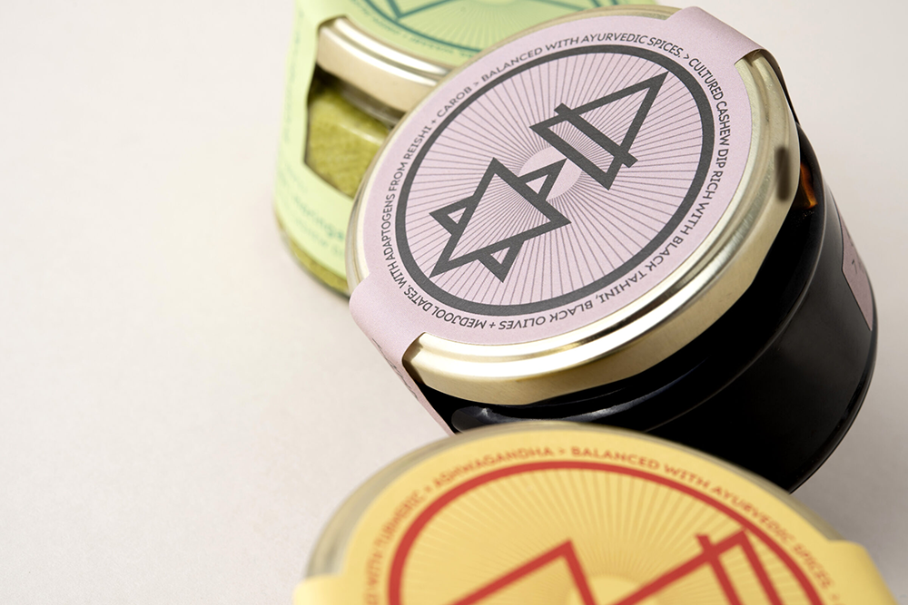 TRIVEDA 由 MID-AIR STUDIO 设计