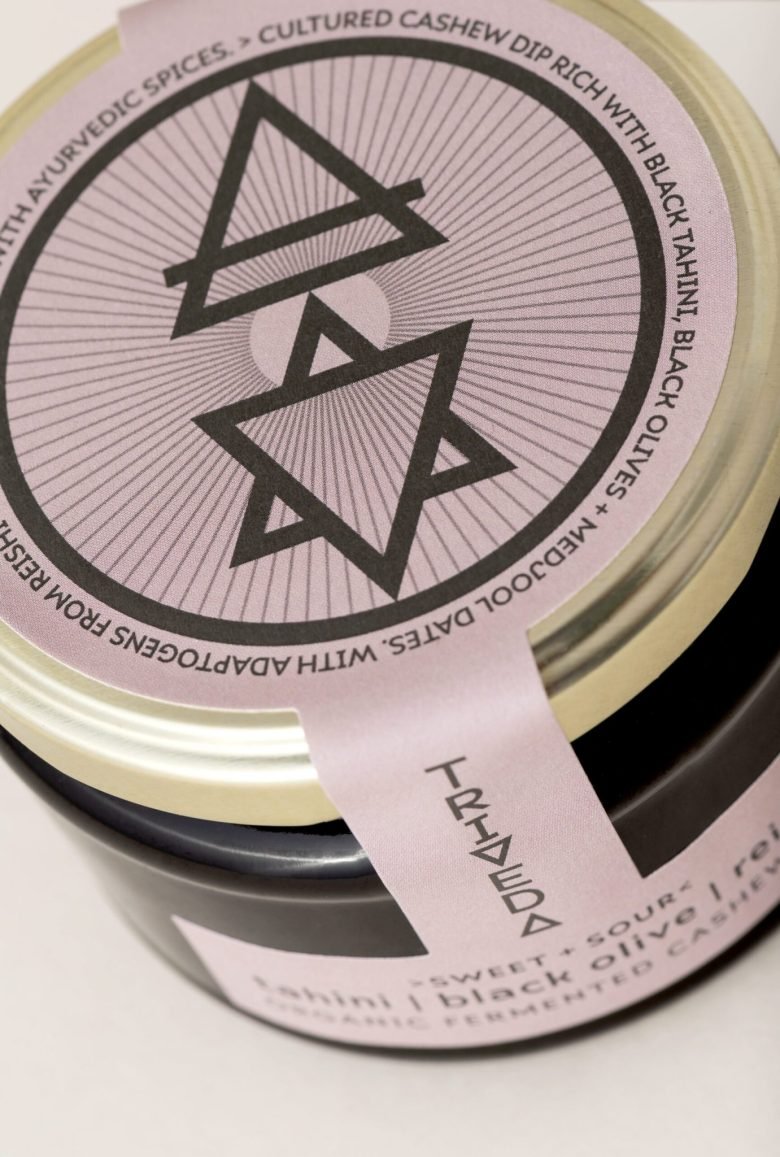 TRIVEDA 由 MID-AIR STUDIO 设计