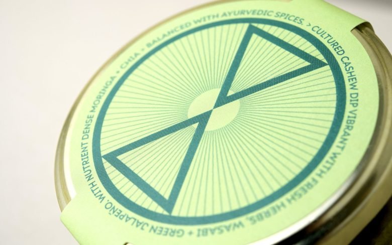 TRIVEDA 由 MID-AIR STUDIO 设计