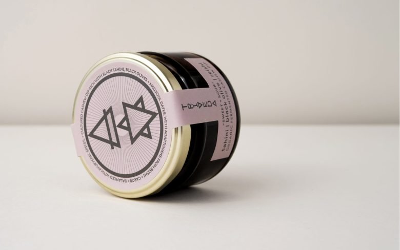 TRIVEDA 由 MID-AIR STUDIO 设计