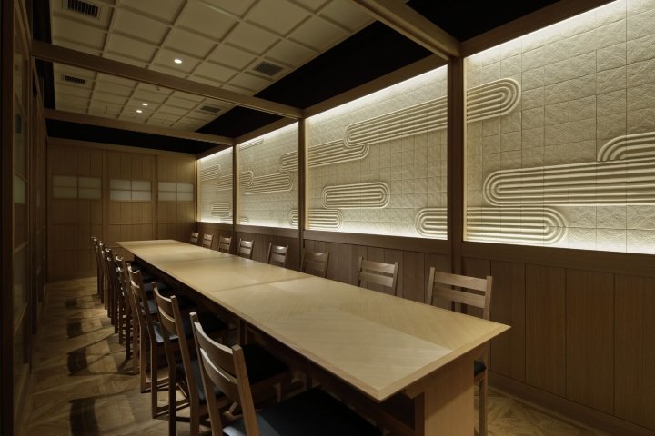 TSUKIJI SUZUTOMI 餐厅由 GATE 室内设计事务所设计，东京 – 日本