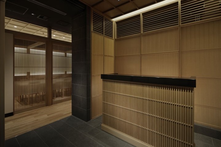 TSUKIJI SUZUTOMI 餐厅由 GATE 室内设计事务所设计，东京 – 日本