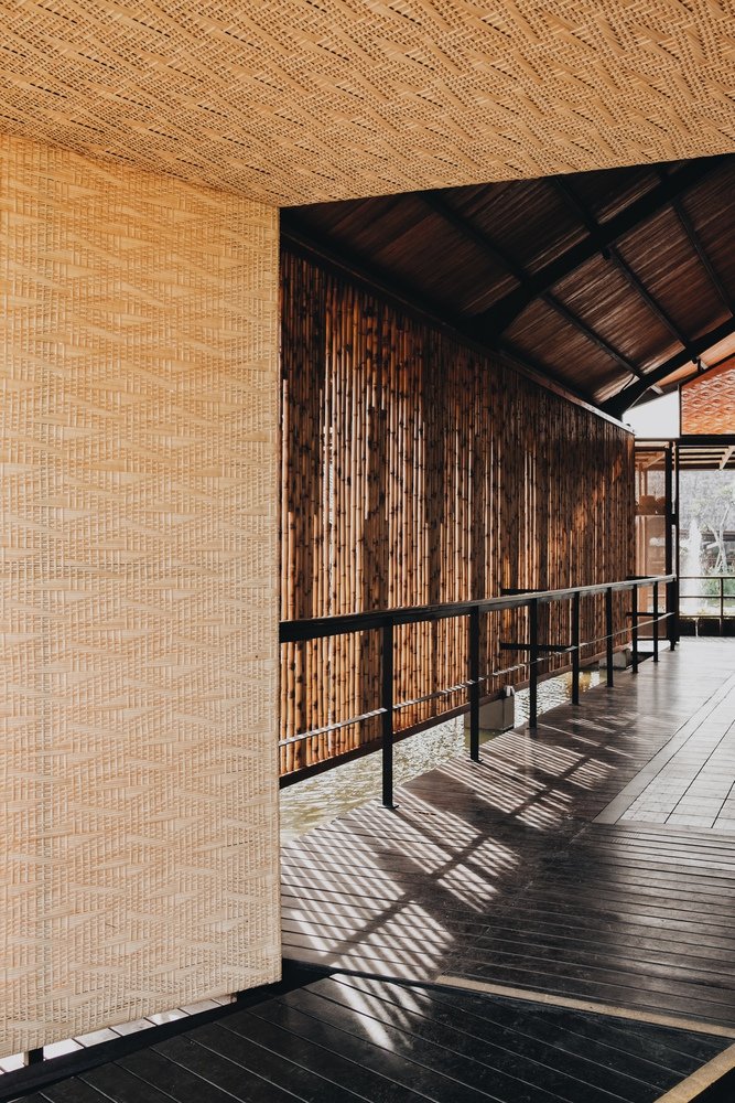 Talaga Sampireun Pavilions 由 Seniman Ruang 设计