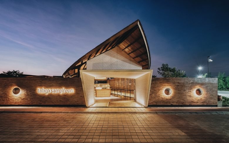 Talaga Sampireun Pavilions 由 Seniman Ruang 设计