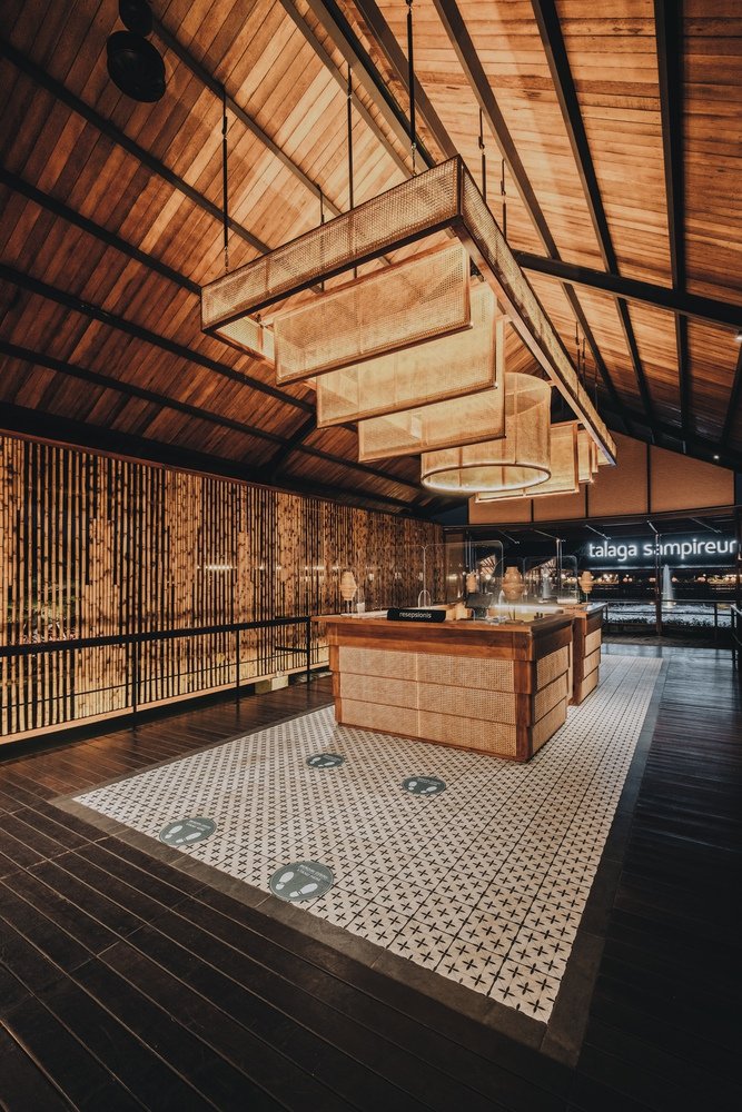 Talaga Sampireun Pavilions 由 Seniman Ruang 设计