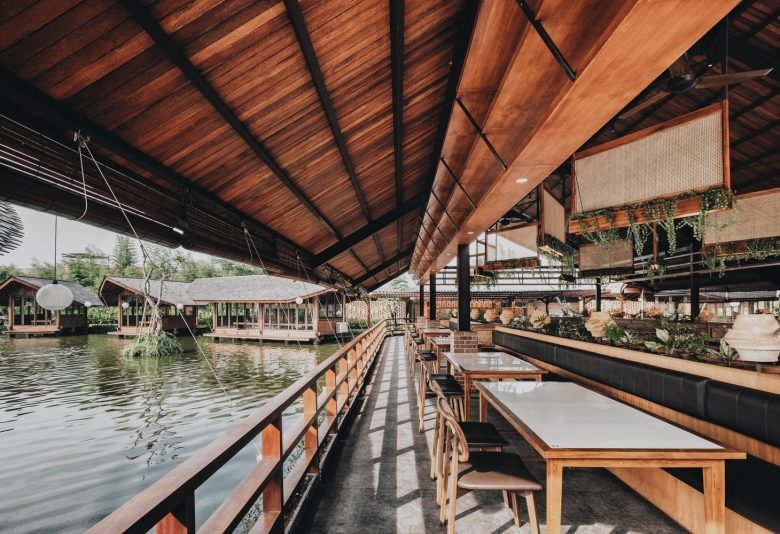 Talaga Sampireun Pavilions 由 Seniman Ruang 设计