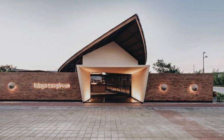 Talaga Sampireun Pavilions 由 Seniman Ruang 设计