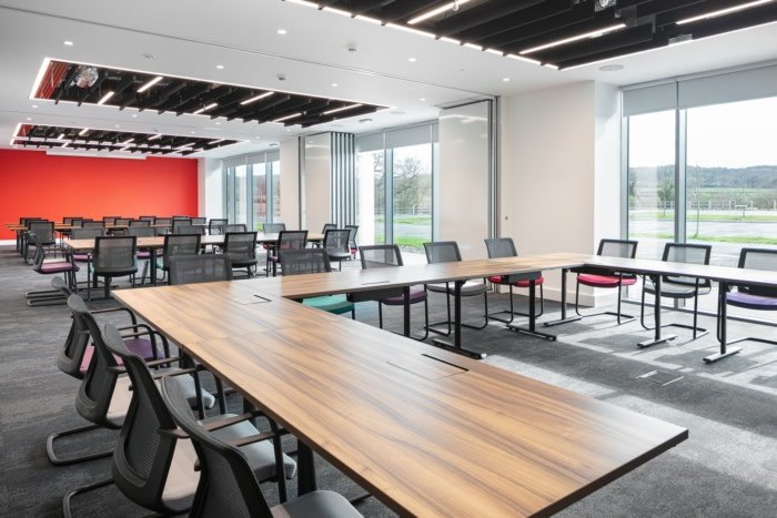 TSK 集团的 Access 集团办公室