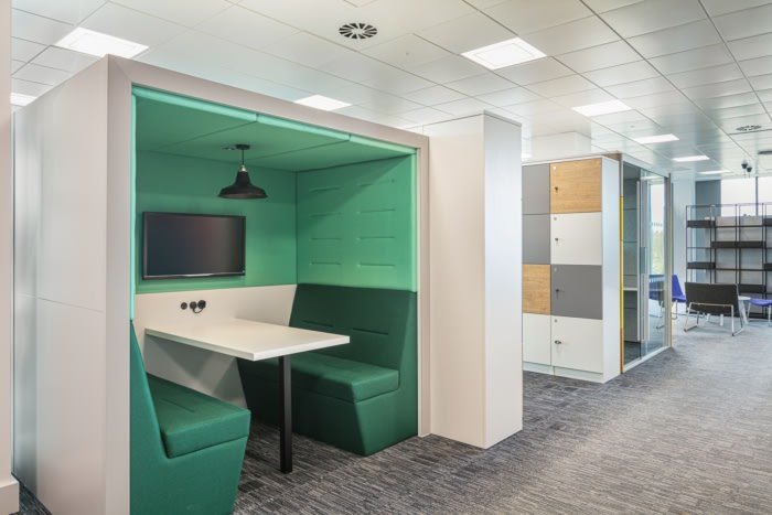 TSK 集团的 Access 集团办公室