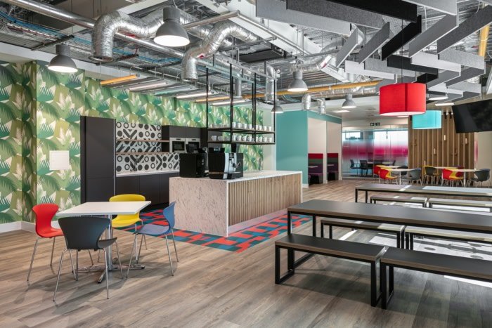 TSK 集团的 Access 集团办公室