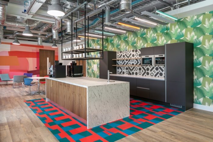 TSK 集团的 Access 集团办公室