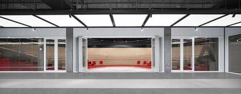 叠加建筑的拱廊办公室